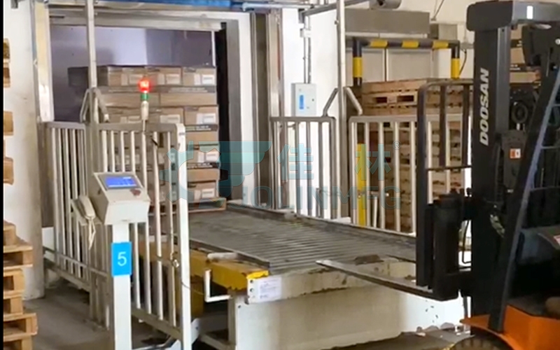 垂直提升機(jī)