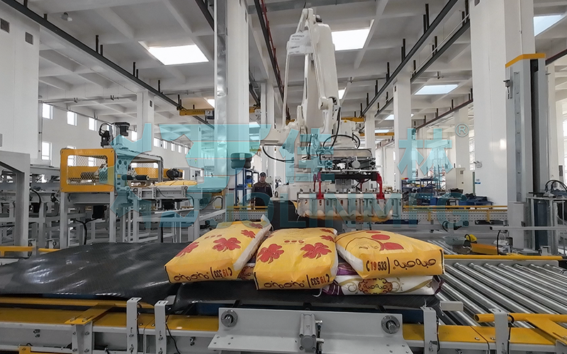 埃及袋裝大米自動碼垛裹膜包裝線